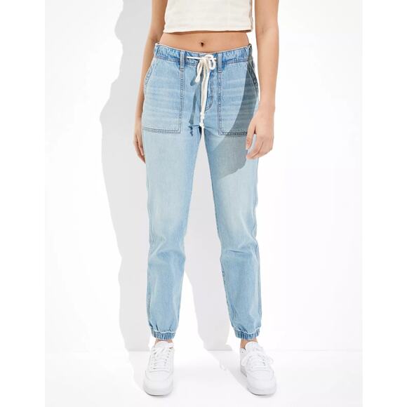 American Eagle Tomgirl Denim Jogger Jean Pants Size 0 Light Wash Pockets Normore - Picture 1 of 7